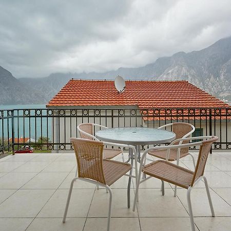 Apartman Kati Prčanj Buitenkant foto