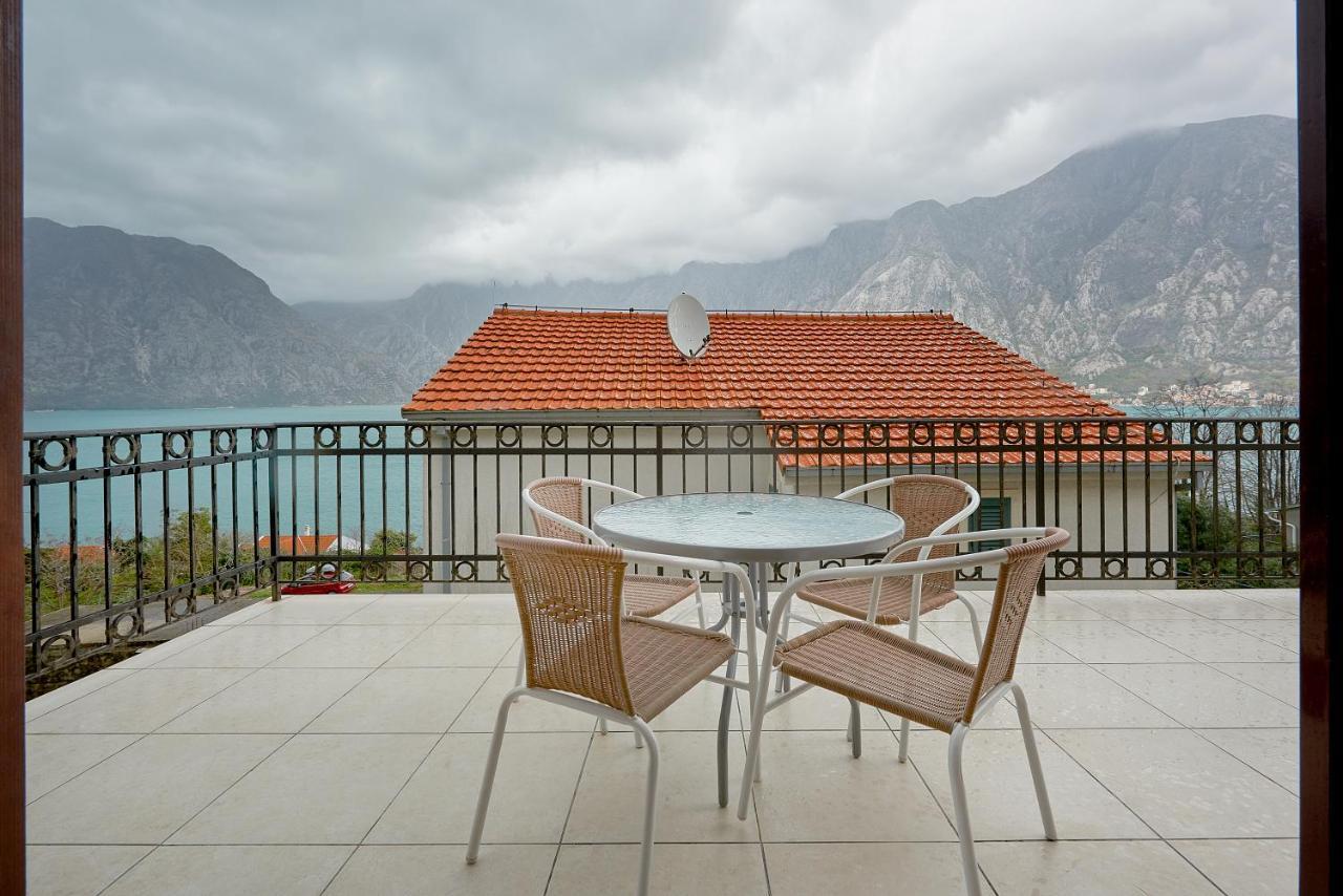 Apartman Kati Prčanj Buitenkant foto