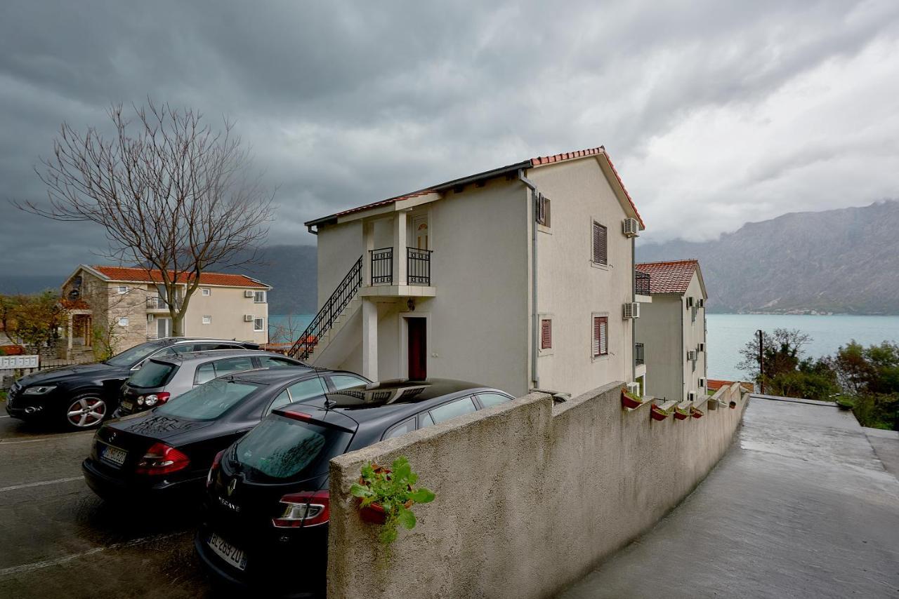 Apartman Kati Prčanj Buitenkant foto